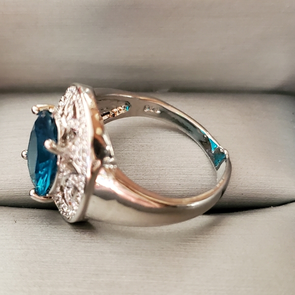 Aquamarine Gemstone. 925 Sterling Silver Ring - Picture 4 of 8